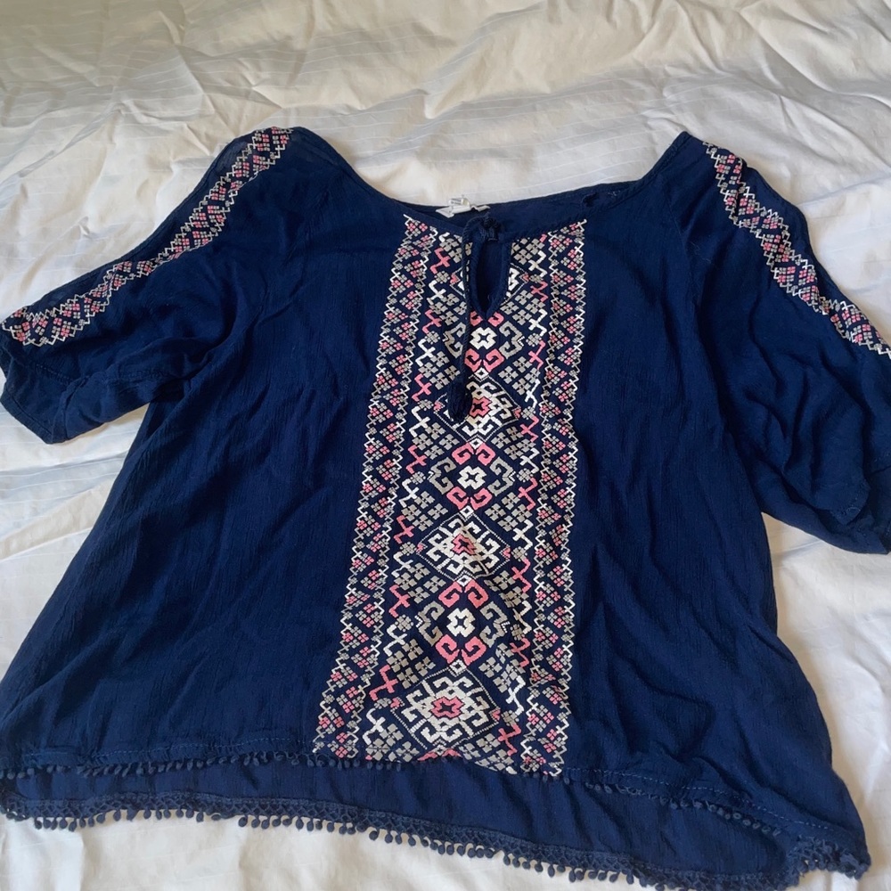 nice Navy blue and pattern T-shirt